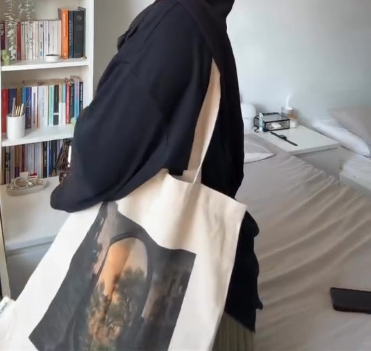 Le stuffy , les femmes qui portent haut et fort les sacs de la marque Seni'Stuff