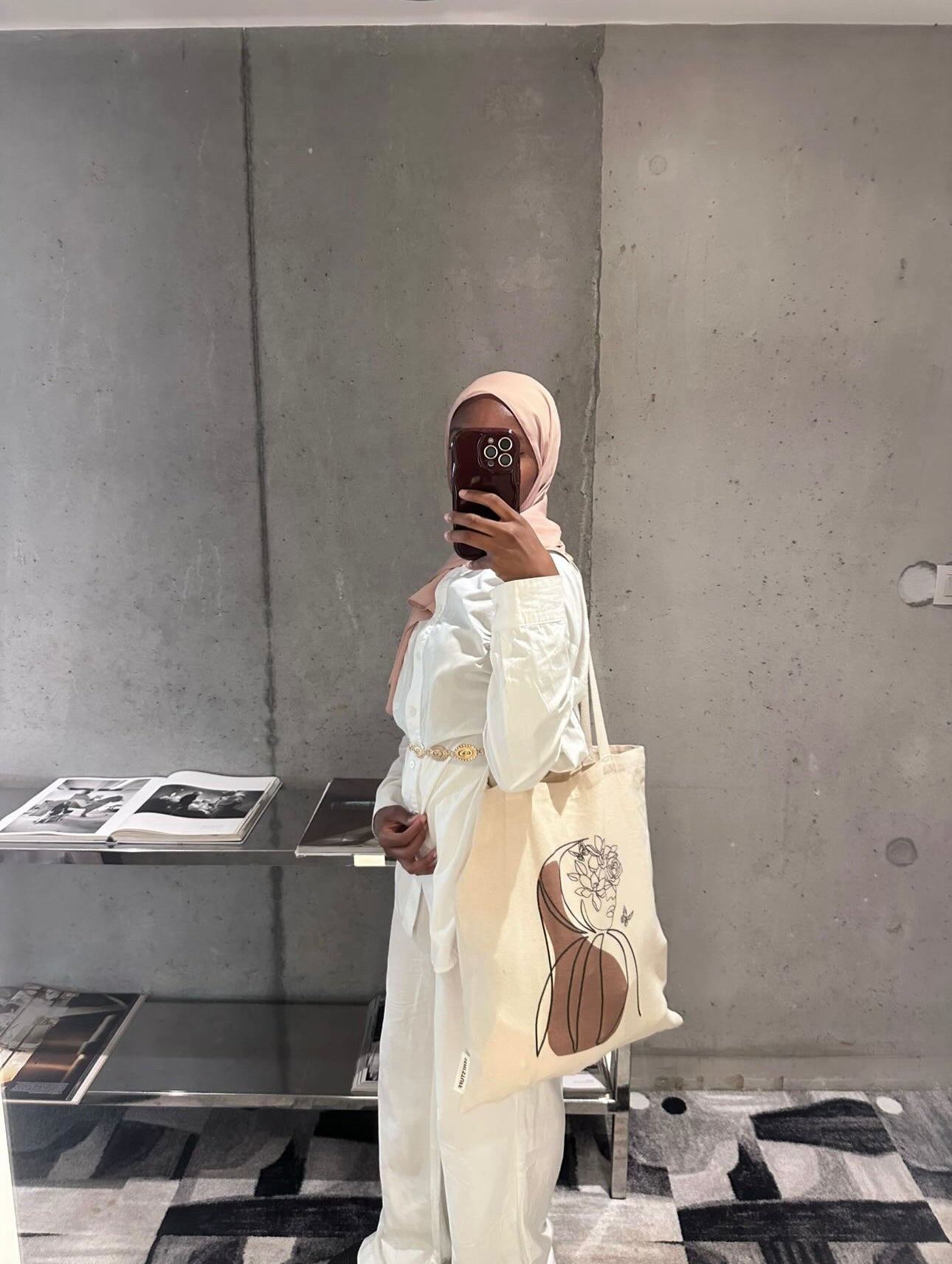 Le stuffy , les femmes qui portent haut et fort les sacs de la marque Seni'Stuff