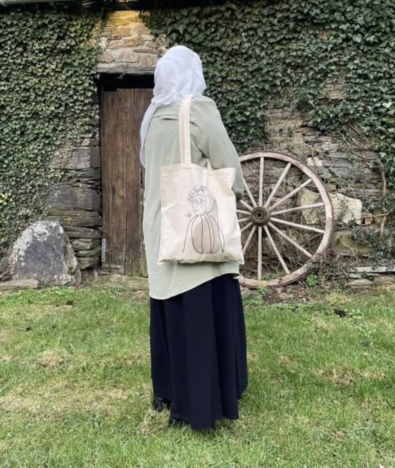 Le stuffy , les femmes qui portent haut et fort les sacs de la marque Seni'Stuff