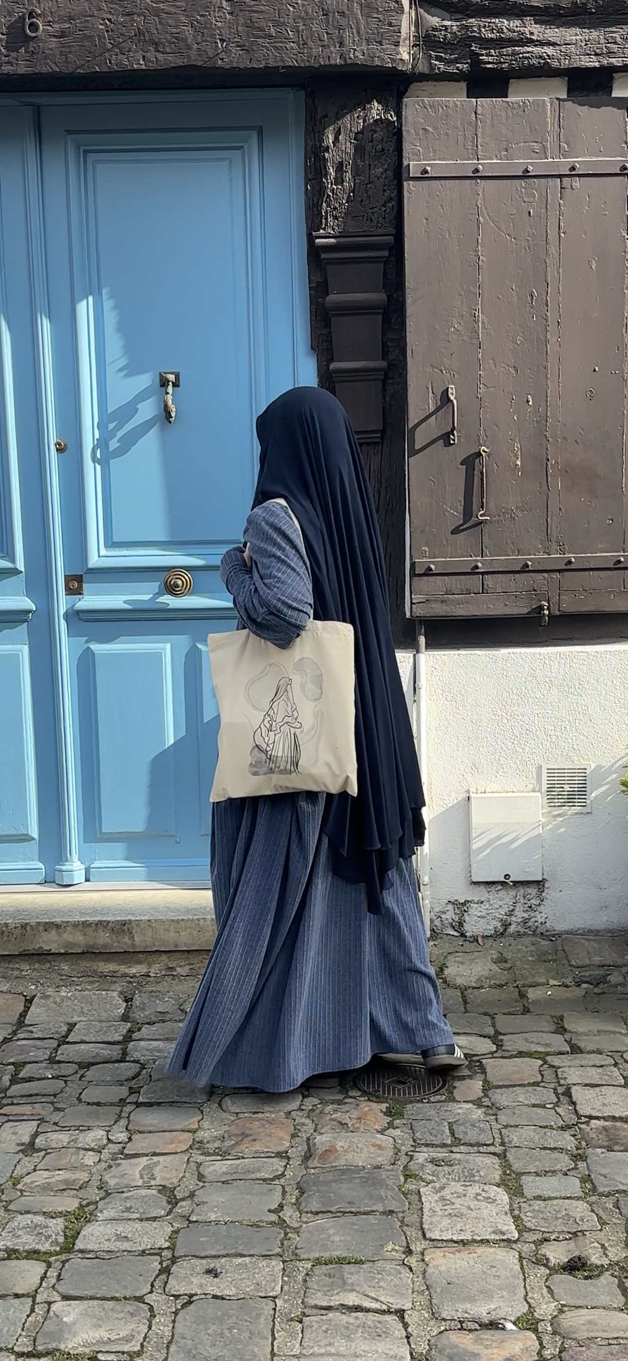 Le stuffy , les femmes qui portent haut et fort les sacs de la marque Seni'Stuff