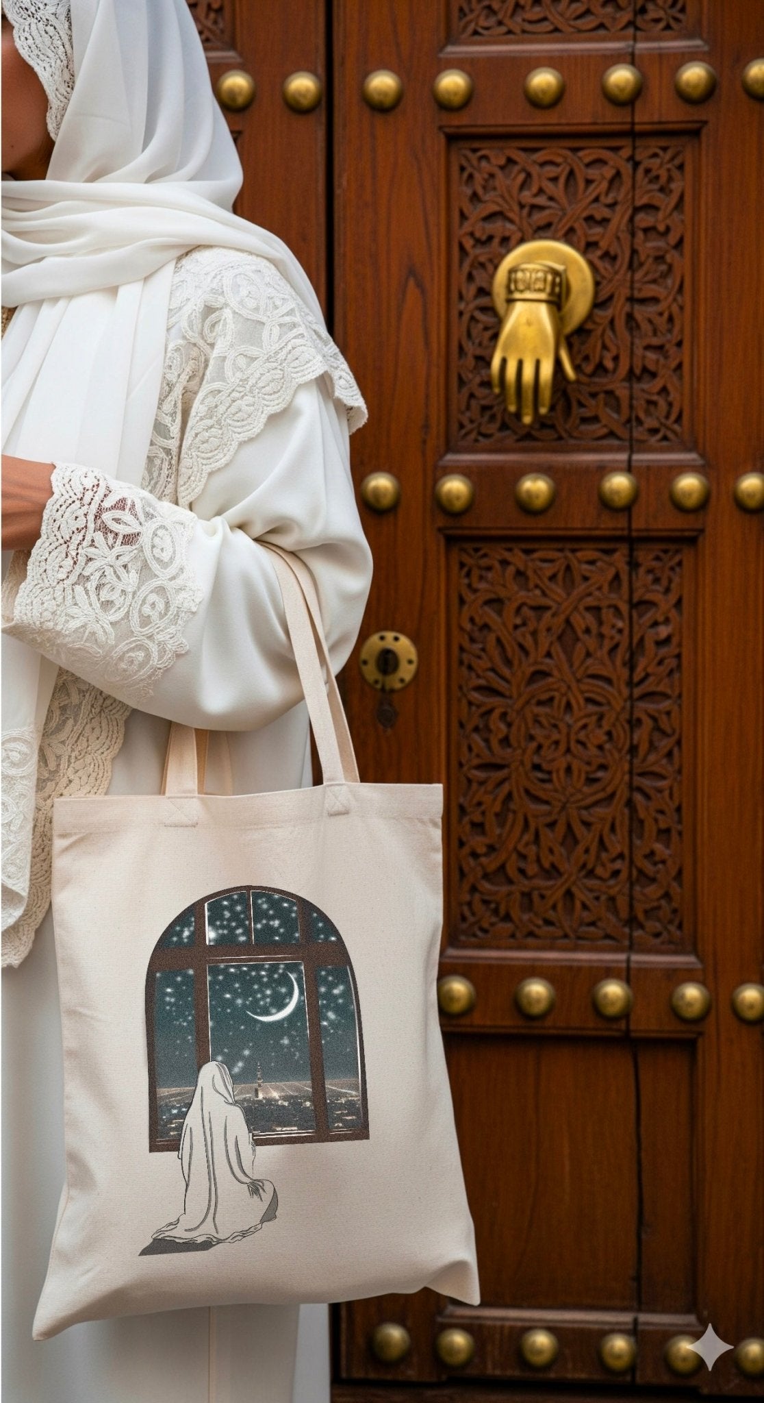 Tote bag Seni'Stuff en coton beige, design artistique avec lune et ciel nocturne, accessoire poétique et symbolique.