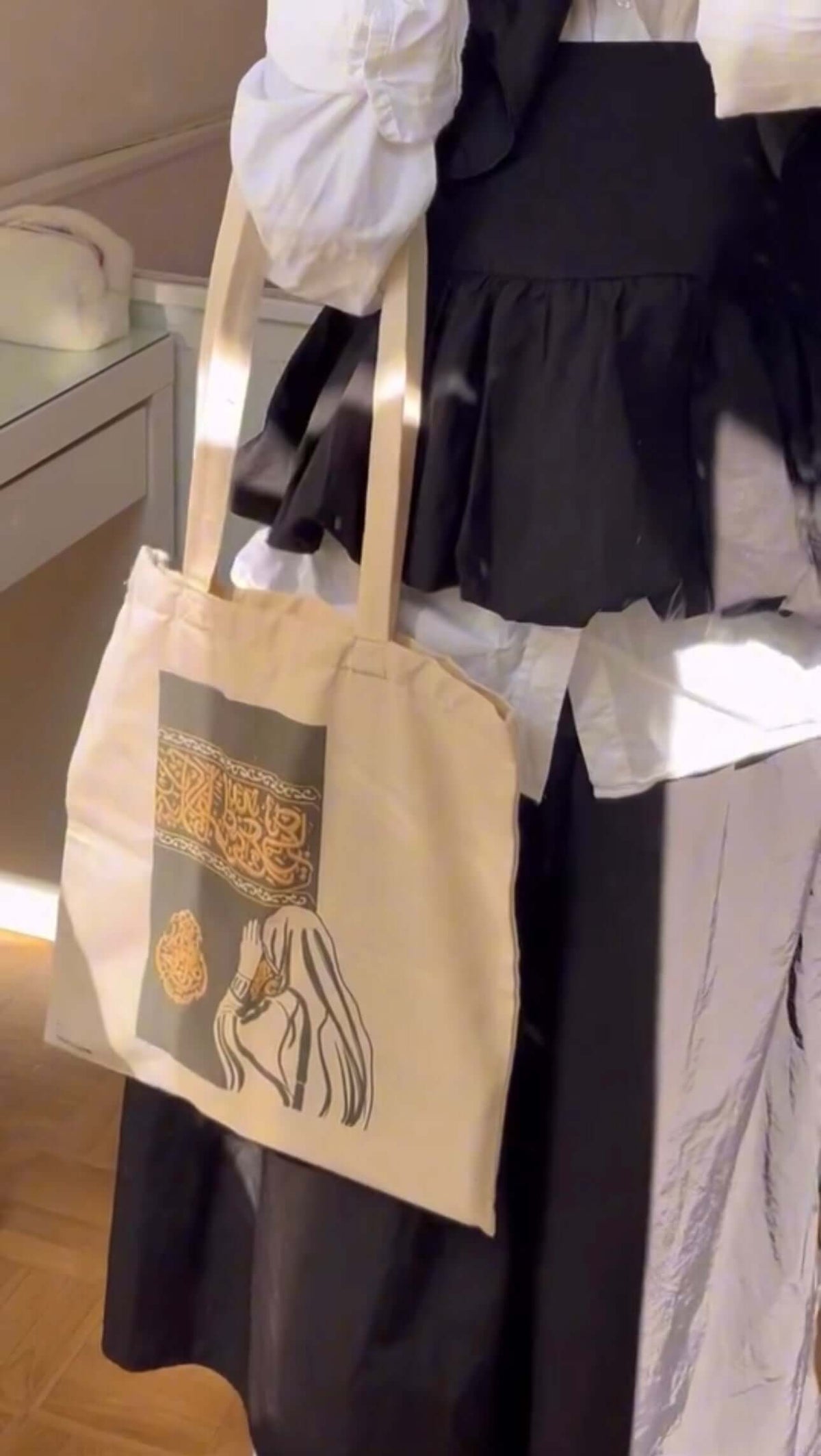 Le stuffy , les femmes qui portent haut et fort les sacs de la marque Seni'Stuff 