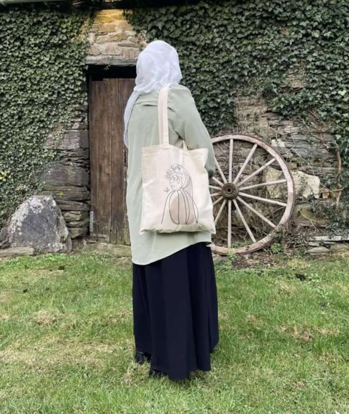 Le stuffy , les femmes qui portent haut et fort les sacs de la marque Seni'Stuff 