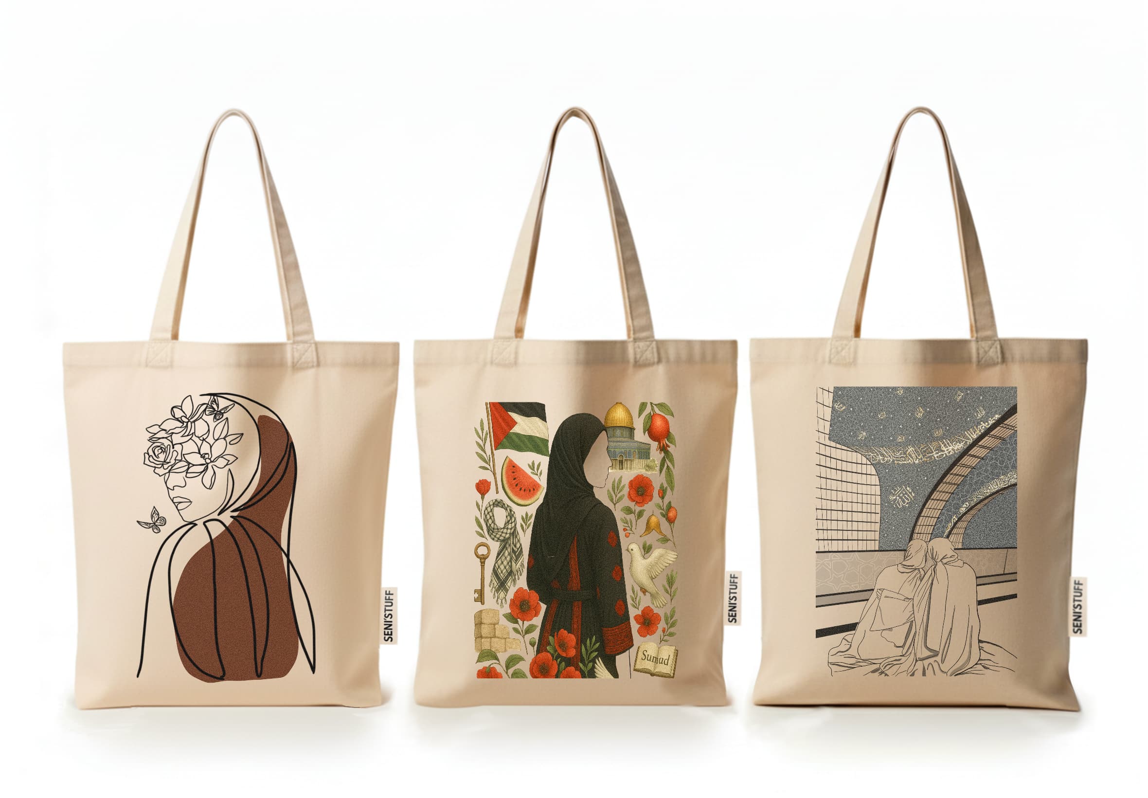 Trois tote bags Seni'Stuff sur fond blanc, ornés d’illustrations symboliques inspirées de la Palestine, de la féminité et de la spiritualité.